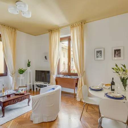 Piazza Santa Felicita Apartment Florence