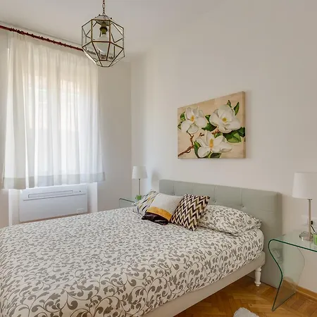 Piazza Santa Felicita Apartment Florence