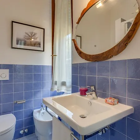 Piazza Santa Felicita Apartment *